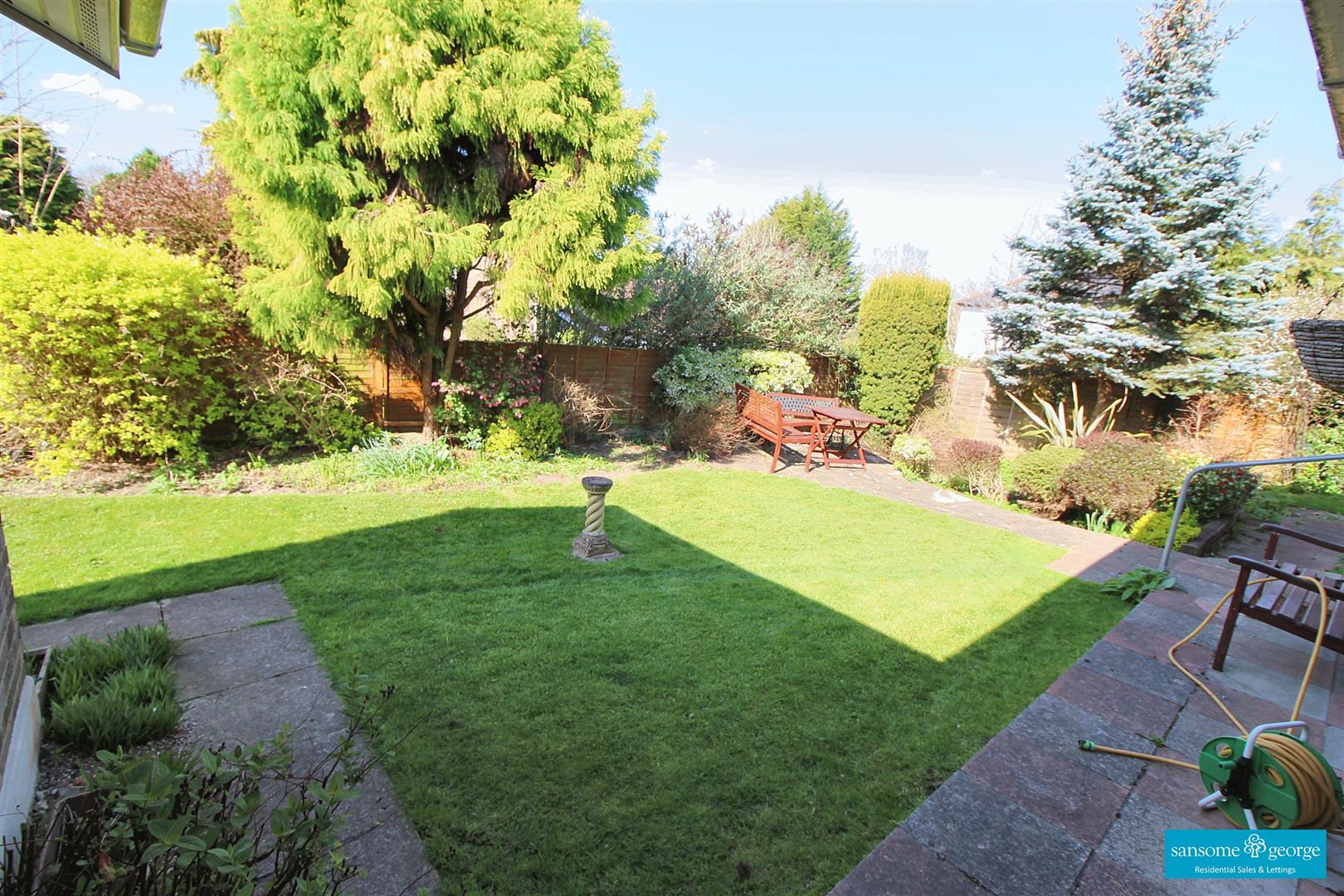 4 bed property in Southerndene Close, Reading